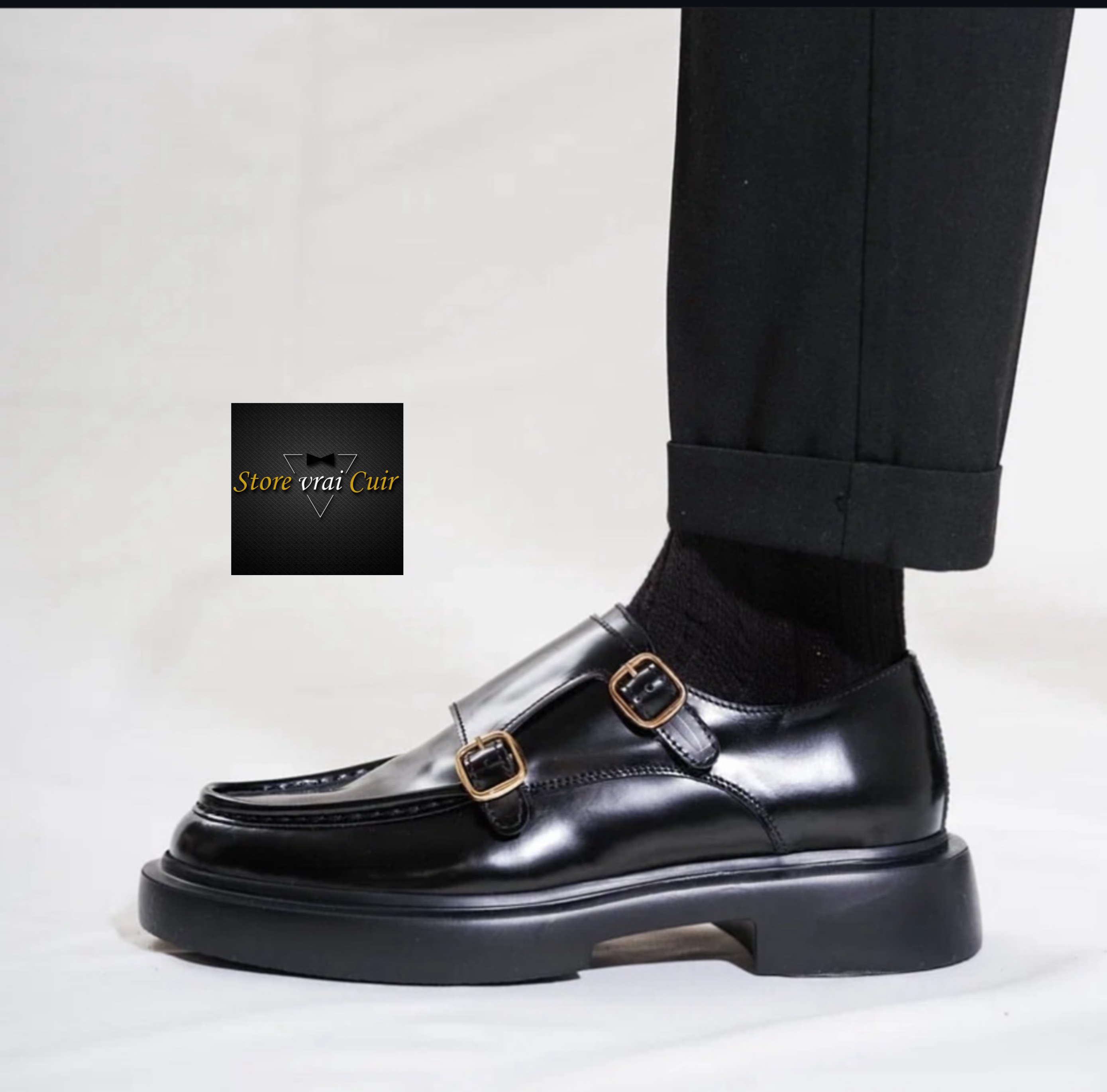 Ref : 413 cuir démasquable noir